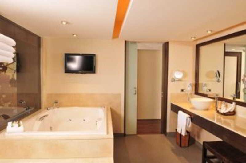 Hotel Dreams De Los Volcanes Puerto Varas Zimmer foto